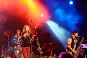 Sommerbühne am Blautopf: Ulmer Kultband Robbi & Friends, Rock- und Popklassiker