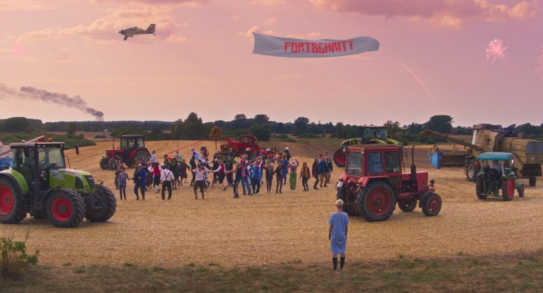 rote-sterne-uberm-feld